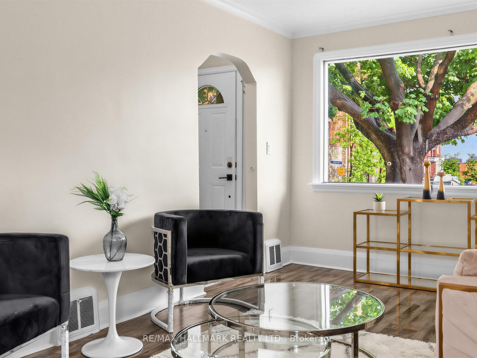 38 Ypres Road • Toronto, ON photo 10