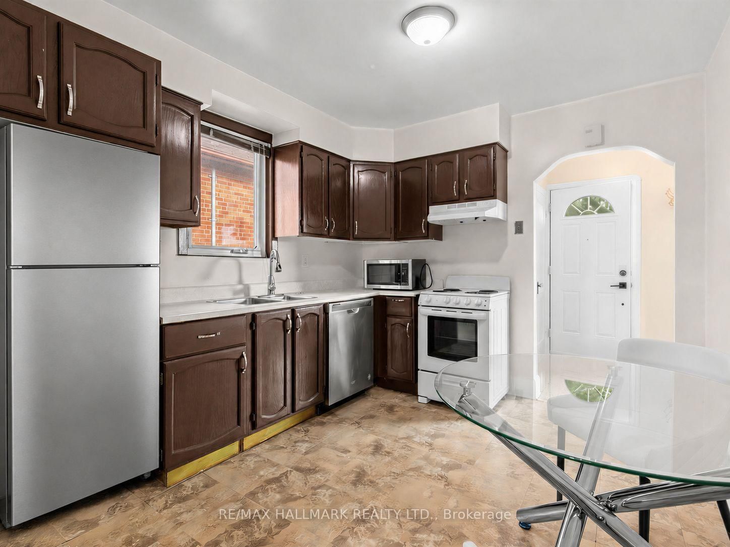 38 Ypres Road • Toronto, ON photo 11