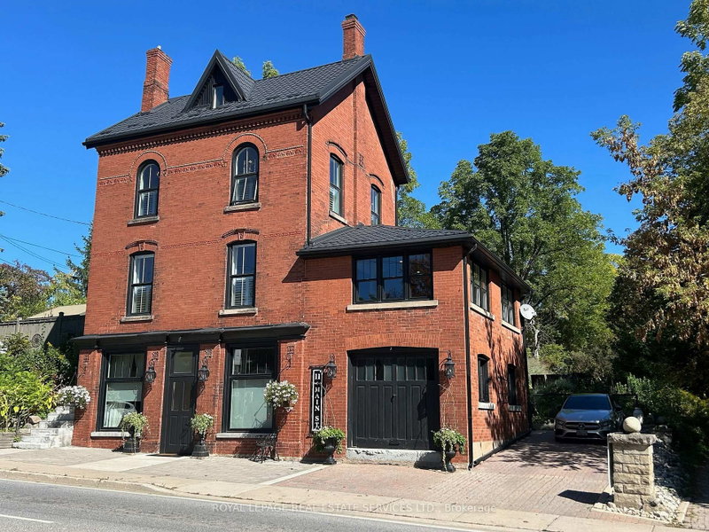11 Main Street S