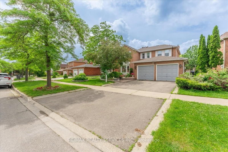 16 Major William Sharpe Dr E photo 2