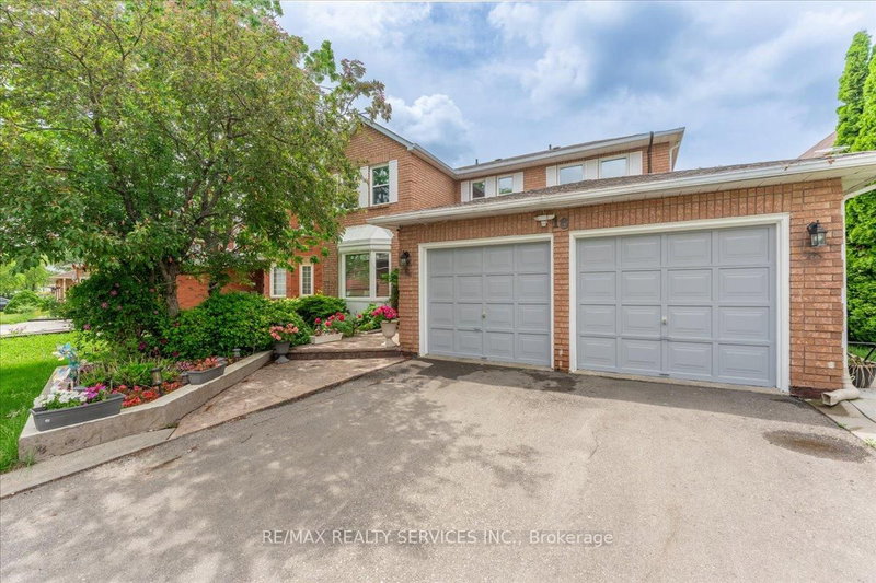 16 Major William Sharpe Dr E photo 3