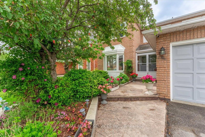 16 Major William Sharpe Dr E photo 4