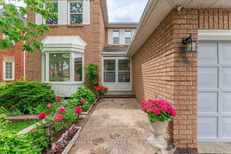 16 Major William Sharpe Dr E photo 5