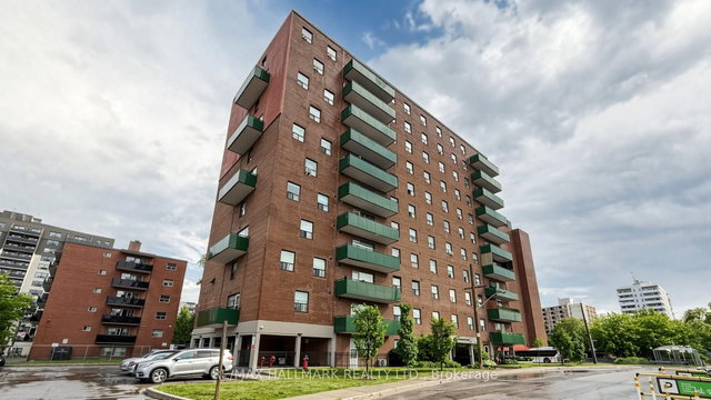 402 - 49 Queen Street E