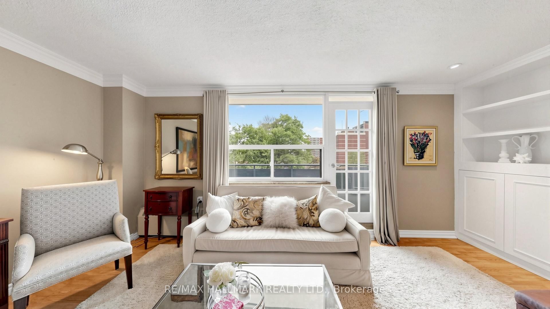 49 Queen Street E, Unit 402