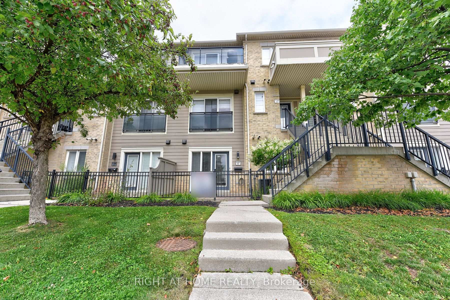 W 5035 Oscar Peterson Boulevard, Unit 127