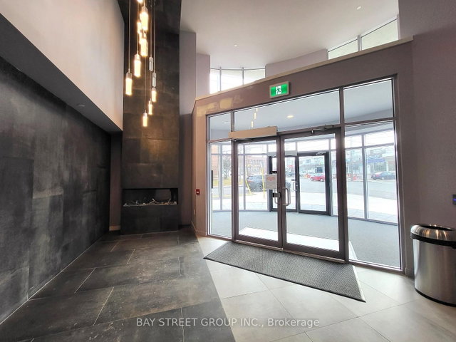 206 - 2433 Dufferin Street