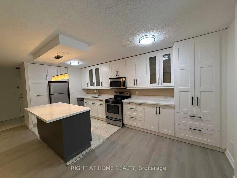 109 - 3025 The credit woodlands Drive