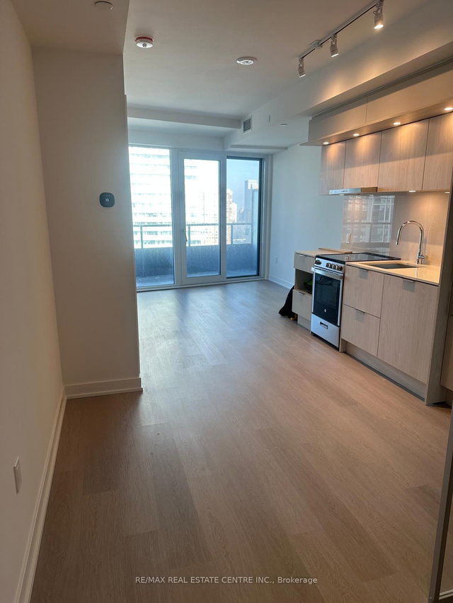 1205 - 448 Burnhamthorpe Road W