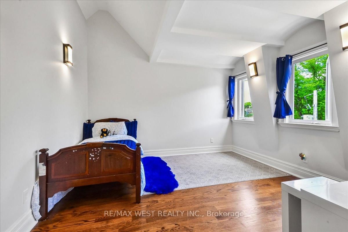 11 Hillcroft Drive • Toronto, ON photo 14