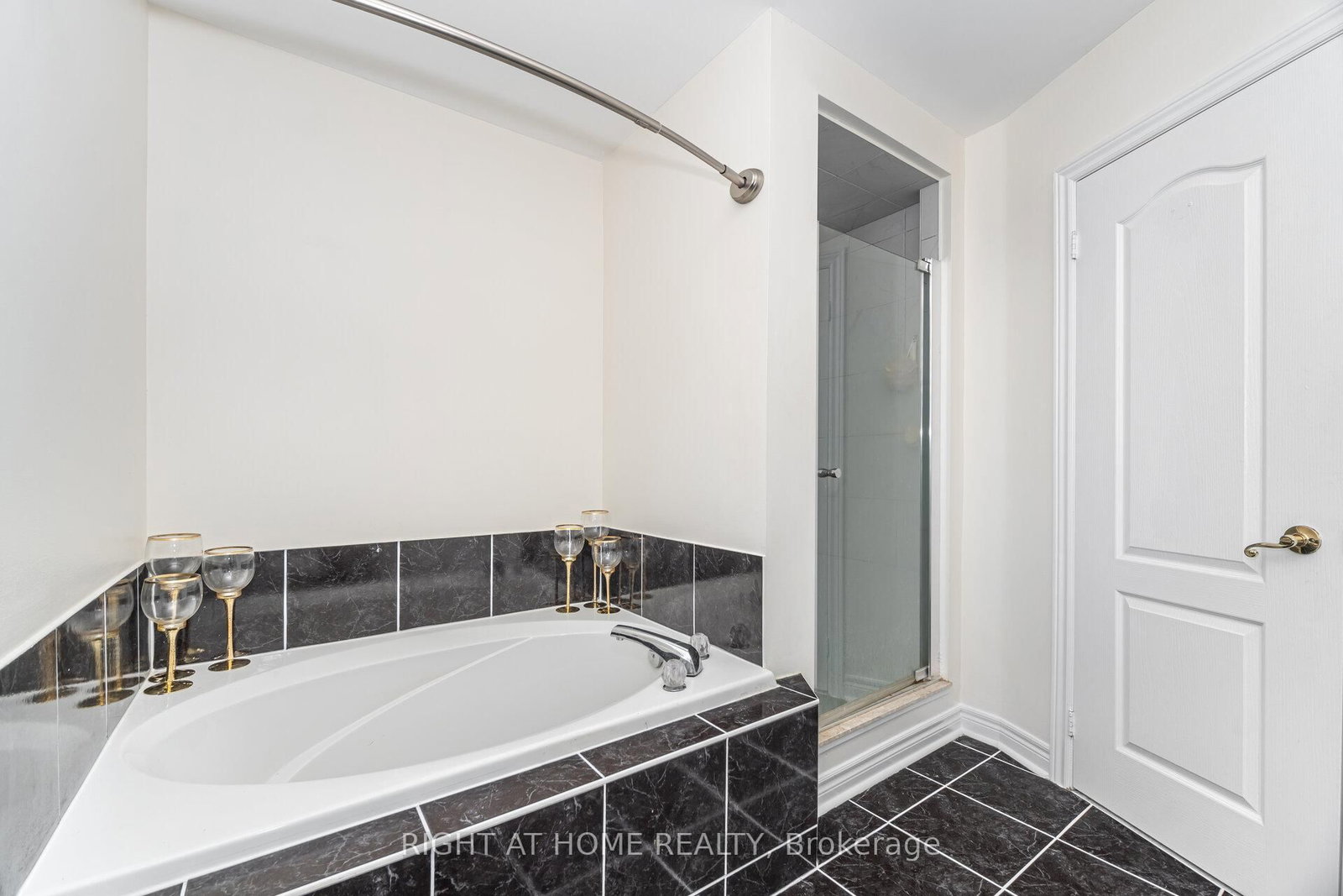 2 Melrose Gardens • Brampton, ON photo 23