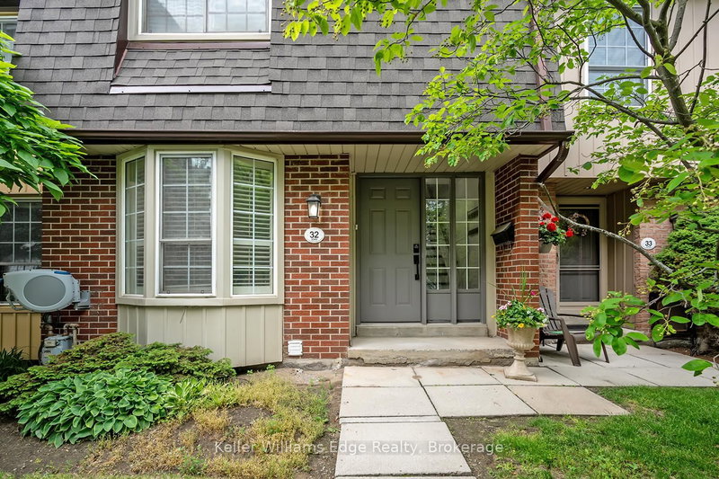 32 - 3049 Glencrest Road