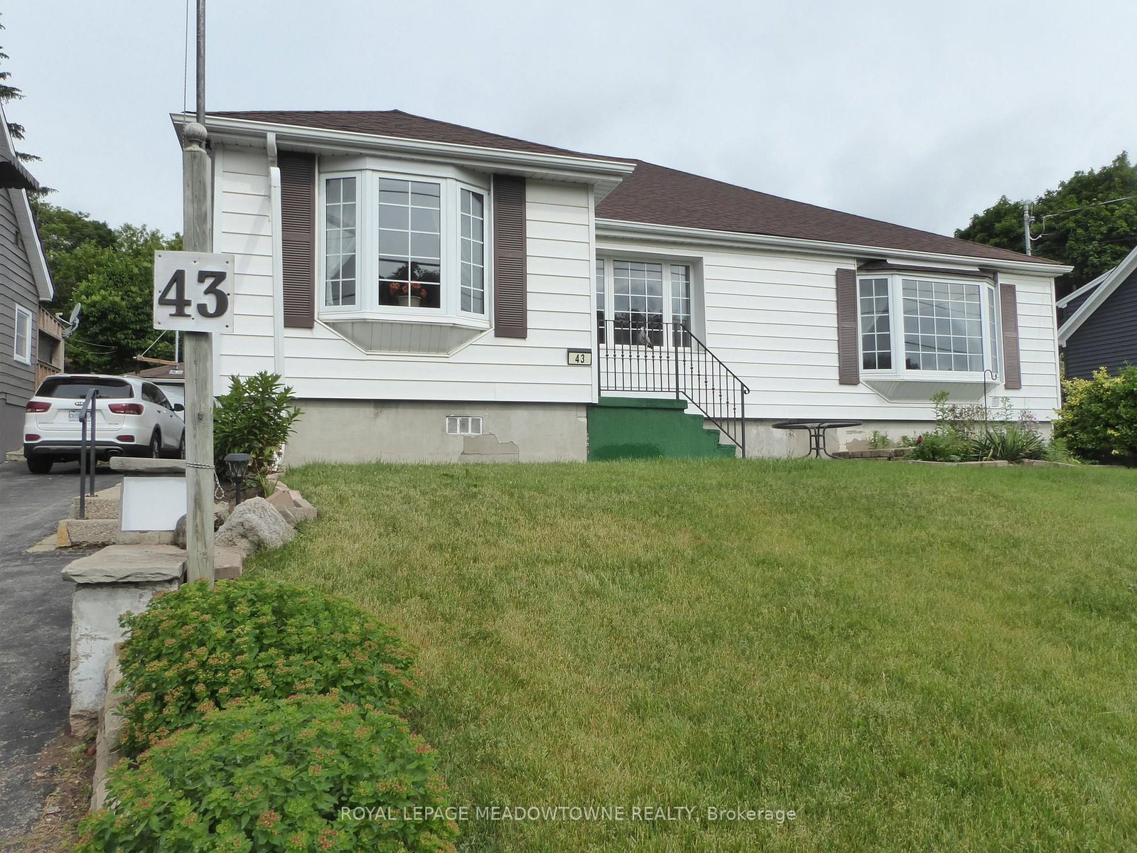 43 Cobblehill Road • Halton Hills, ON photo 3