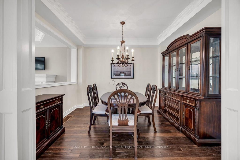 2444 Chateau Common • Oakville, ON photo 16