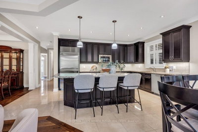 2444 Chateau Common • Oakville, ON photo 8