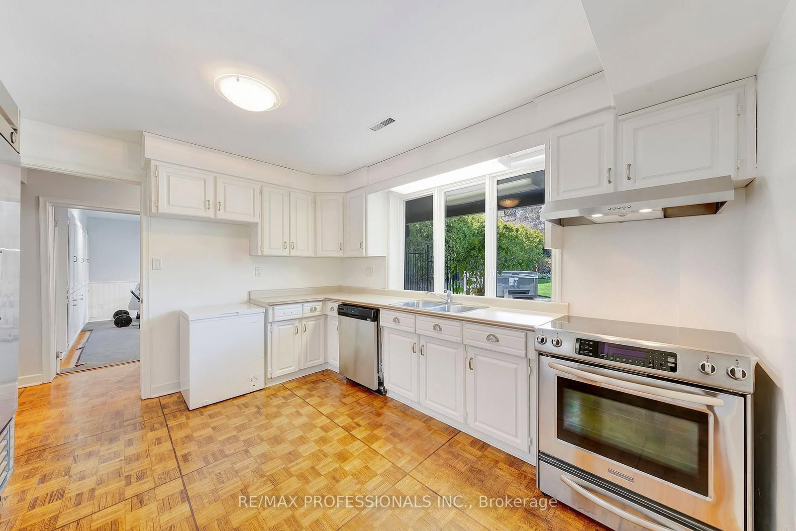 52 Courtsfield Crescent • Toronto, ON photo 36