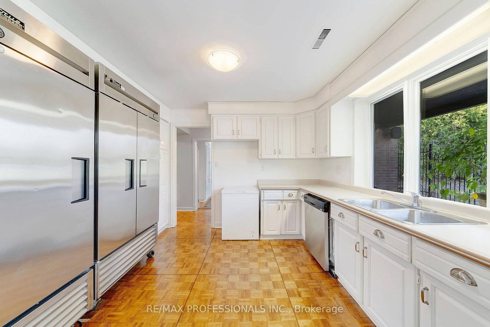 52 Courtsfield Crescent • Toronto, ON photo 37