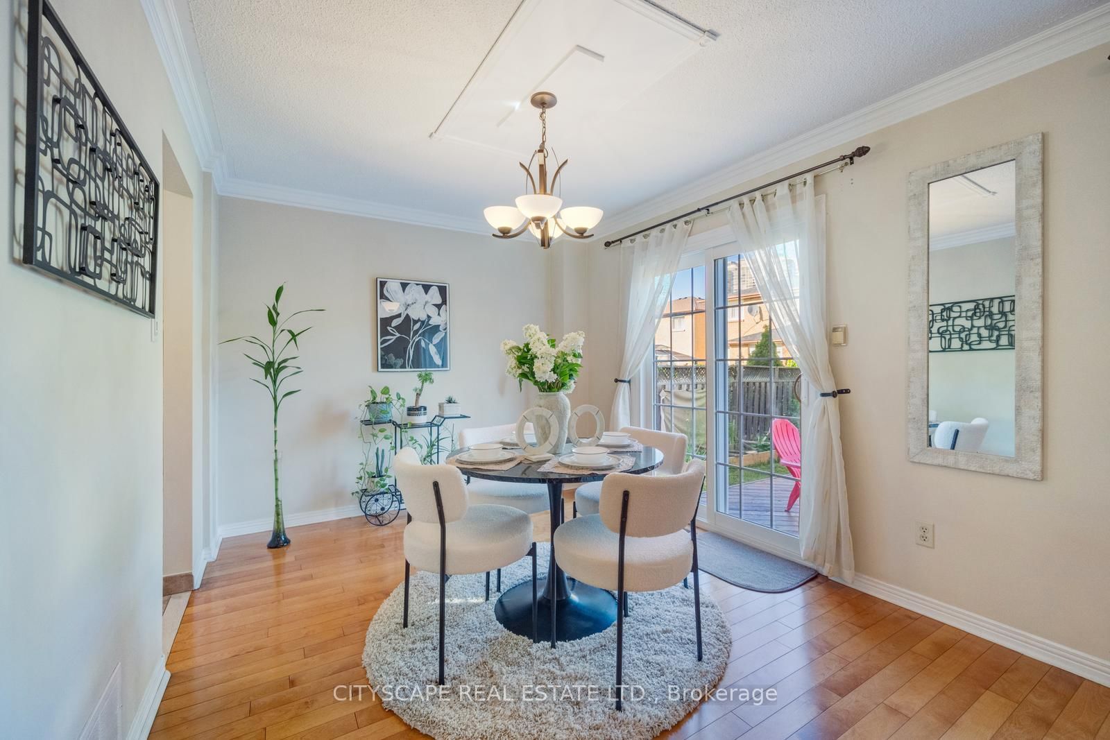 301 Kingsbridge Garden • Mississauga, ON photo 11