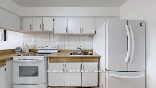 10 Martha Eaton Way • #713 • Toronto, ON photo 43