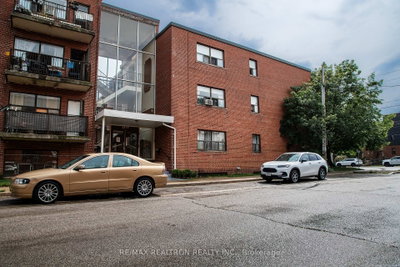 Unit 303 — 2519 Lake Shore Boulevard W — photo 2