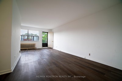 Unit 303 — 2519 Lake Shore Boulevard W — photo 5