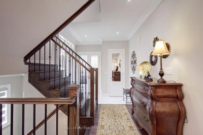 135 Zachary Crescent • Oakville, ON photo 5