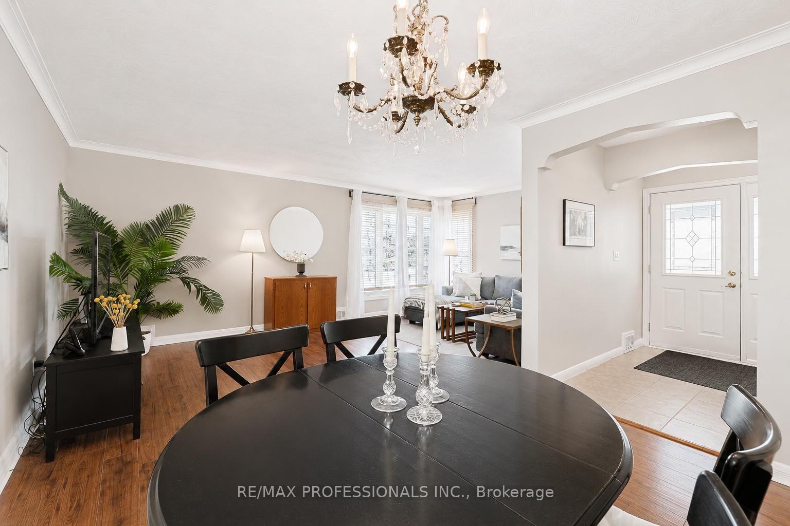 39 Sealcove Drive • Toronto, ON photo 8