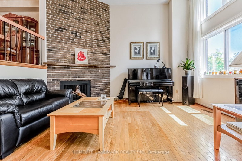 4165 Fieldgate Mississauga,ON L4W 2M9 — Photo 6