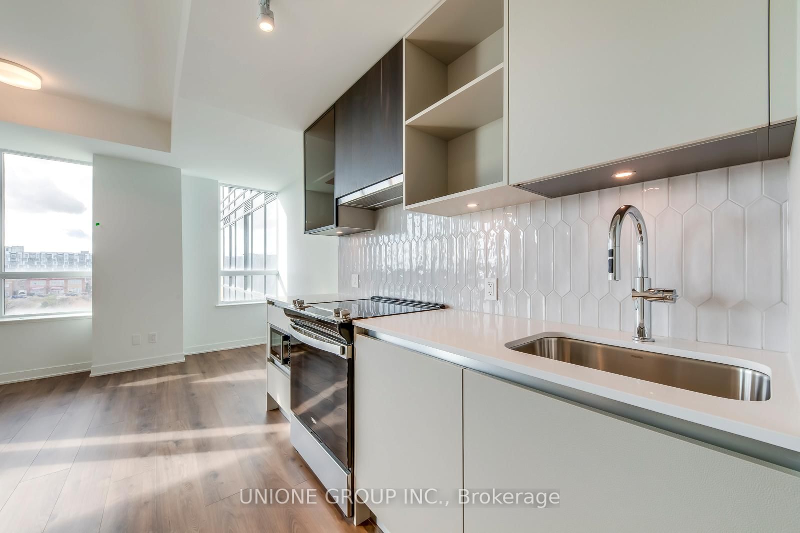 405 Dundas Street W, Unit 407