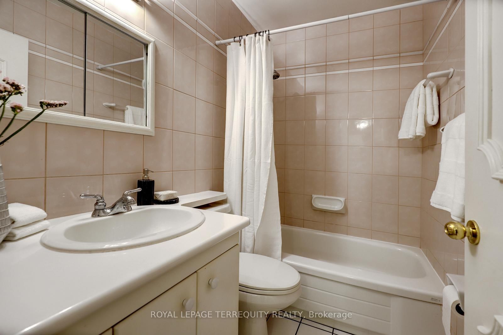 27 Shadwick Drive • Toronto, ON photo 19