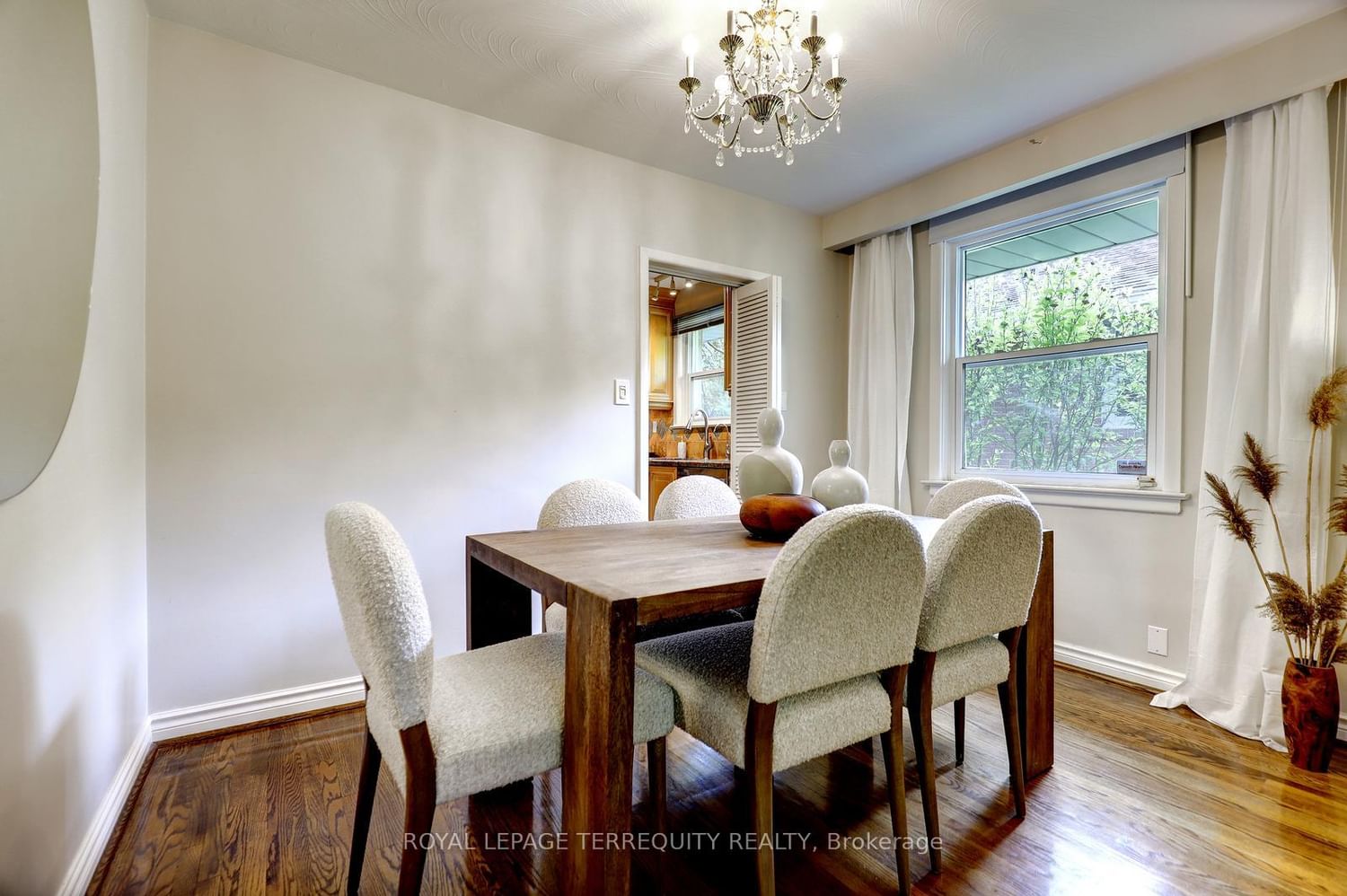 27 Shadwick Drive • Toronto, ON photo 8