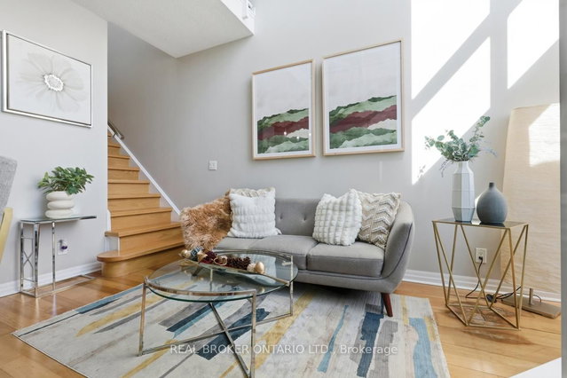 903 - 220 Burnhamthorpe Road W