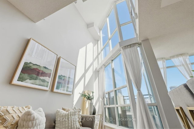 903 - 220 Burnhamthorpe Road W