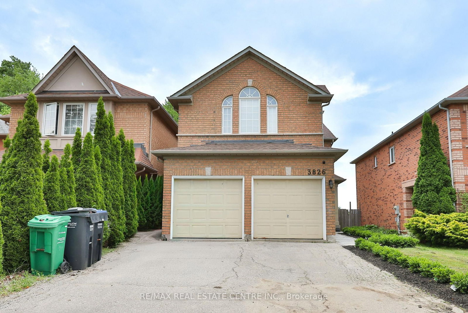 3826 forest bluff Crescent • Mississauga, ON photo 2