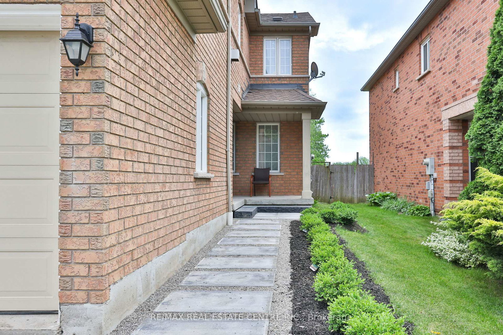 3826 forest bluff Crescent • Mississauga, ON photo 4