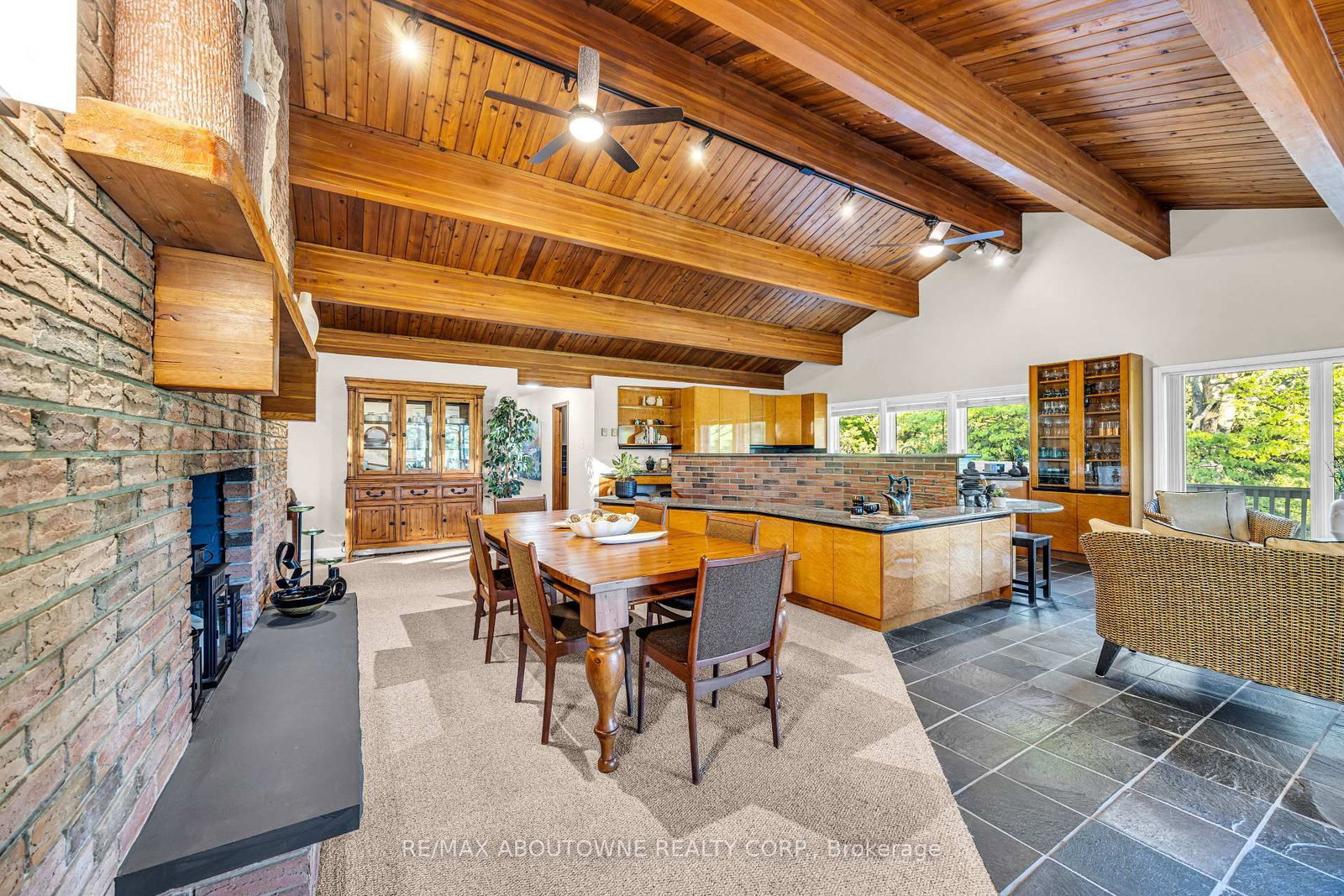 2360 8 Side Road • Burlington, ON photo 18