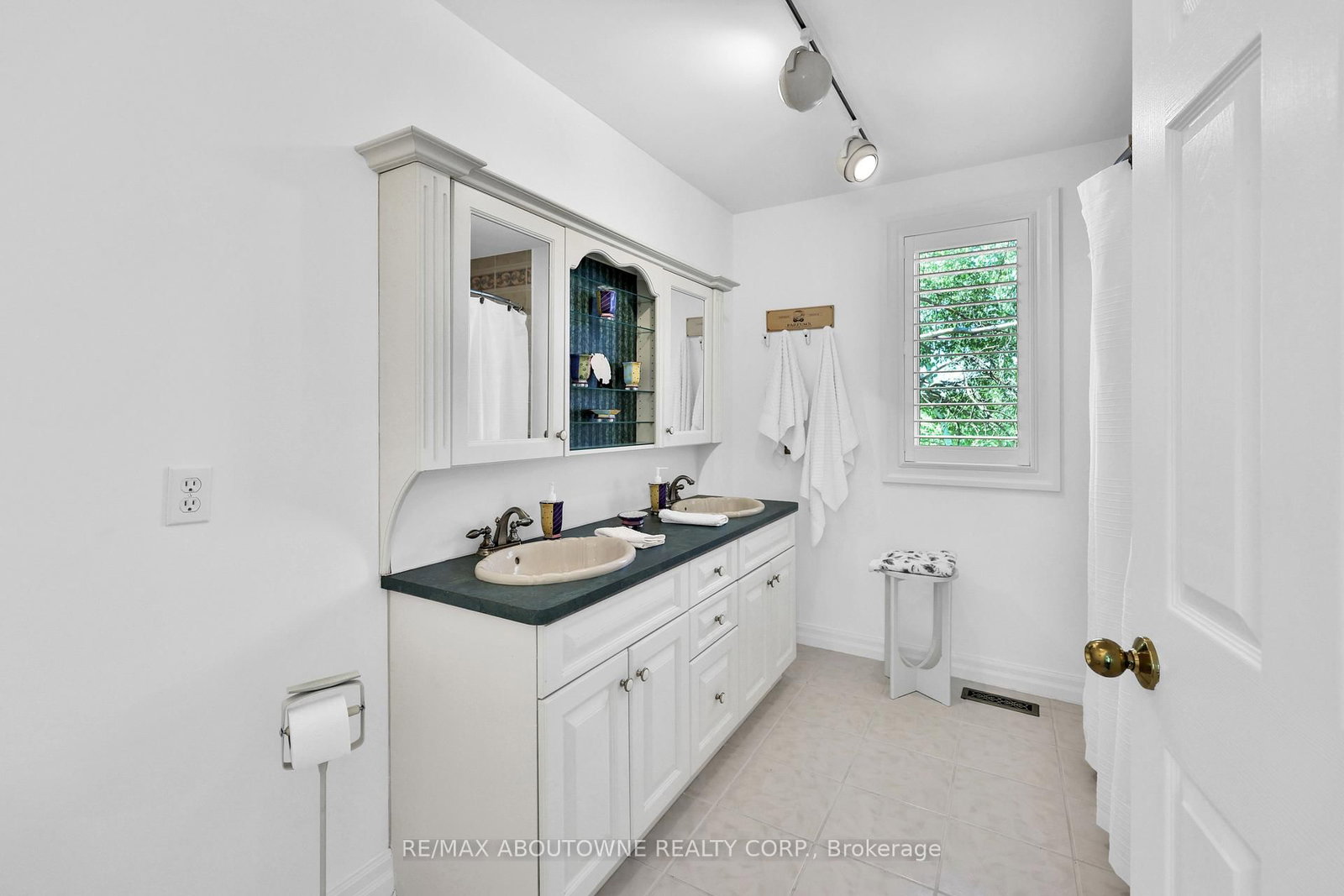 2360 8 Side Road • Burlington, ON photo 32