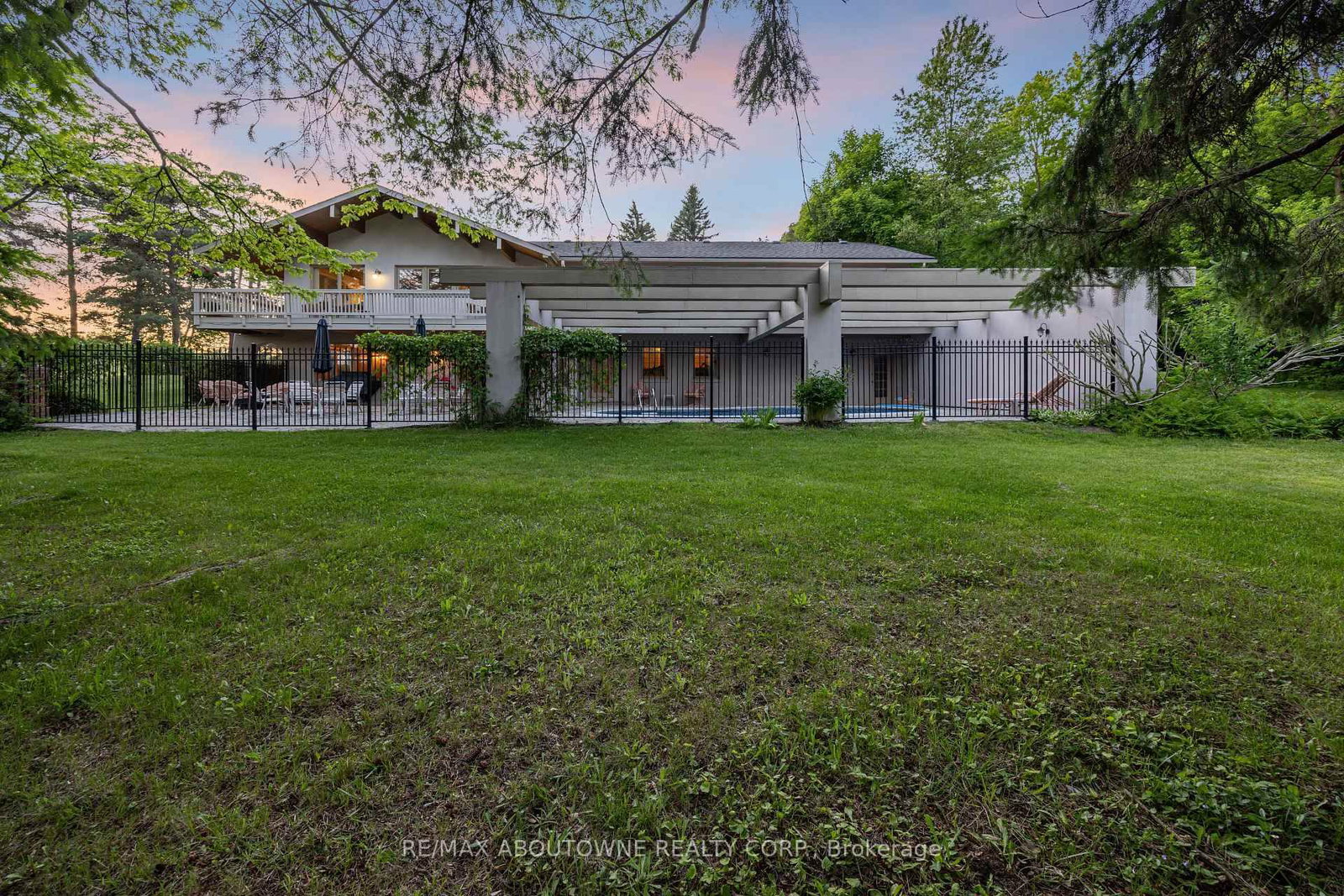 2360 8 Side Road • Burlington, ON photo 46