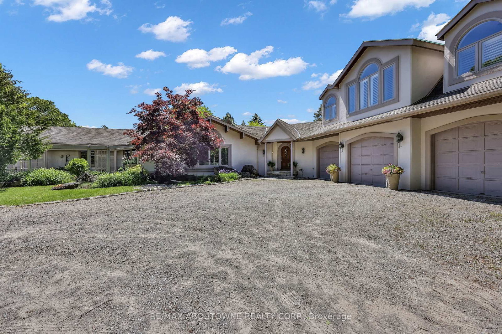 2360 8 Side Road • Burlington, ON photo 6
