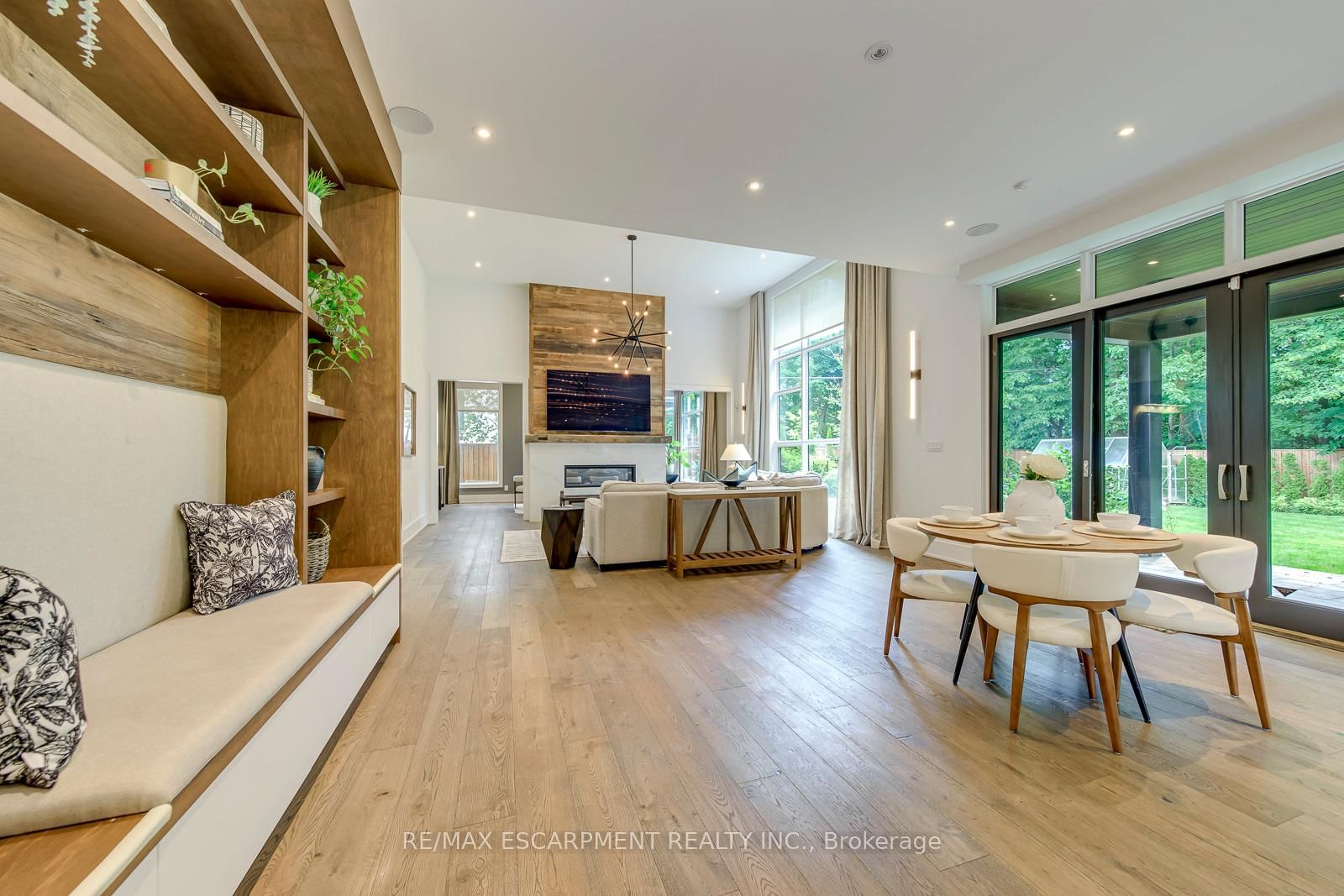 2104 DEVON Road • Oakville, ON photo 9