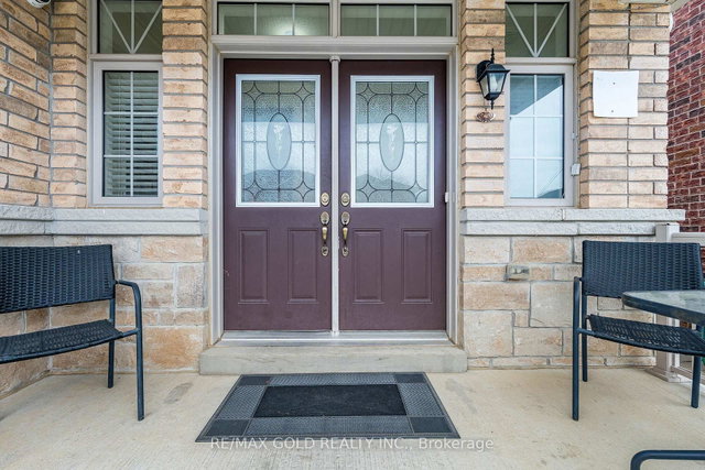 14 Lloyd Crescent