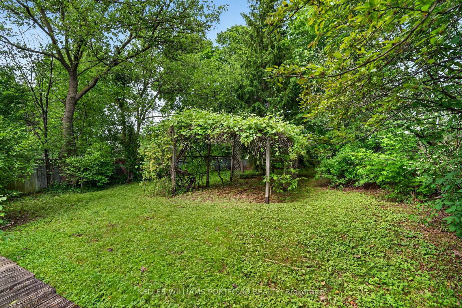 23 Ashbourne Drive • Toronto, ON photo 23
