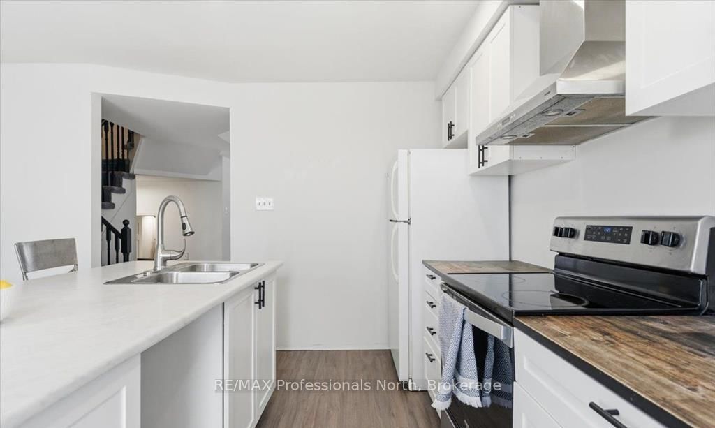 98 Roxton Road • Oakville, ON photo 11