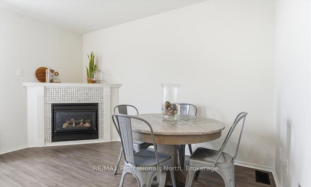 98 Roxton Road • Oakville, ON photo 12