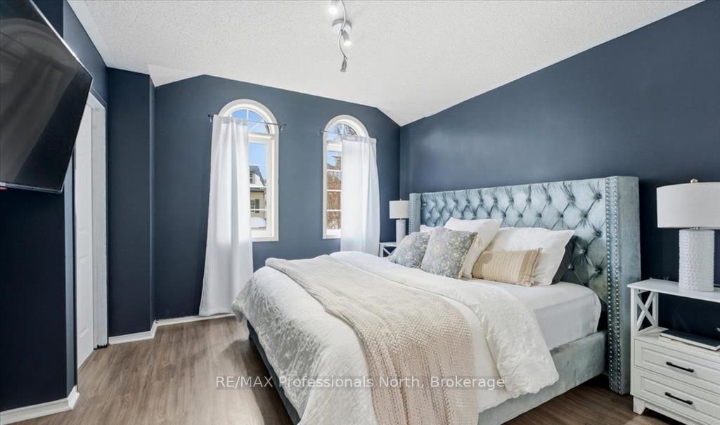 98 Roxton Road • Oakville, ON photo 16