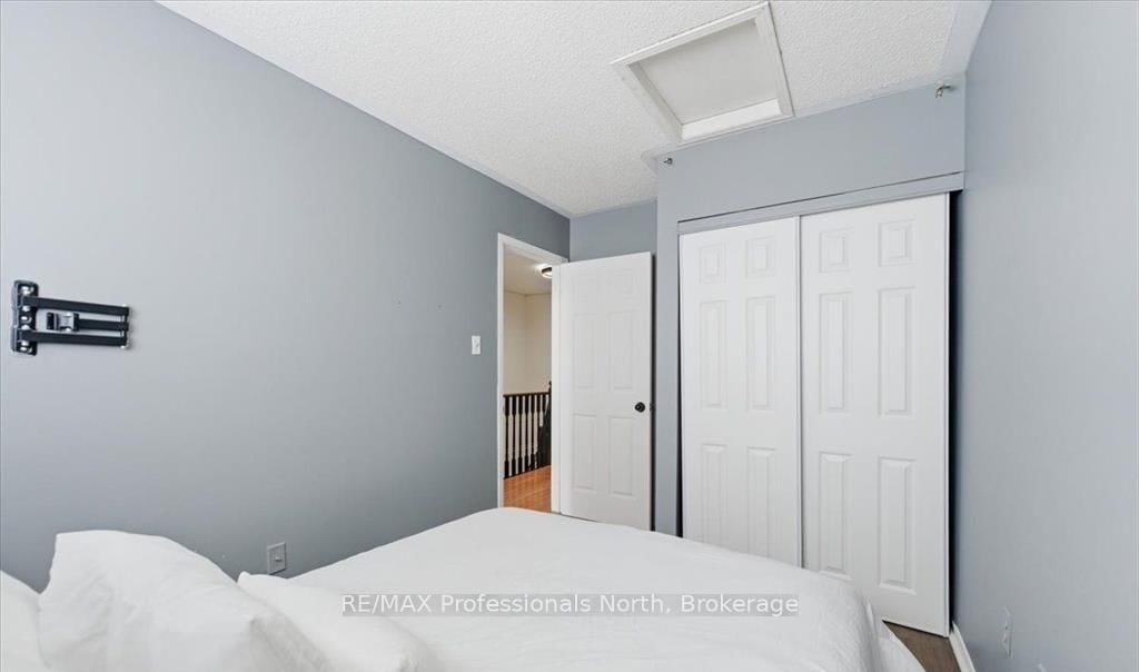 98 Roxton Road • Oakville, ON photo 18