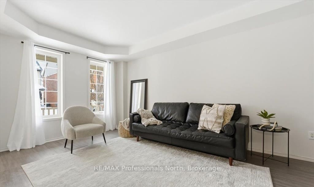 98 Roxton Road • Oakville, ON photo 2