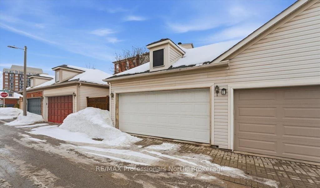 98 Roxton Road • Oakville, ON photo 25