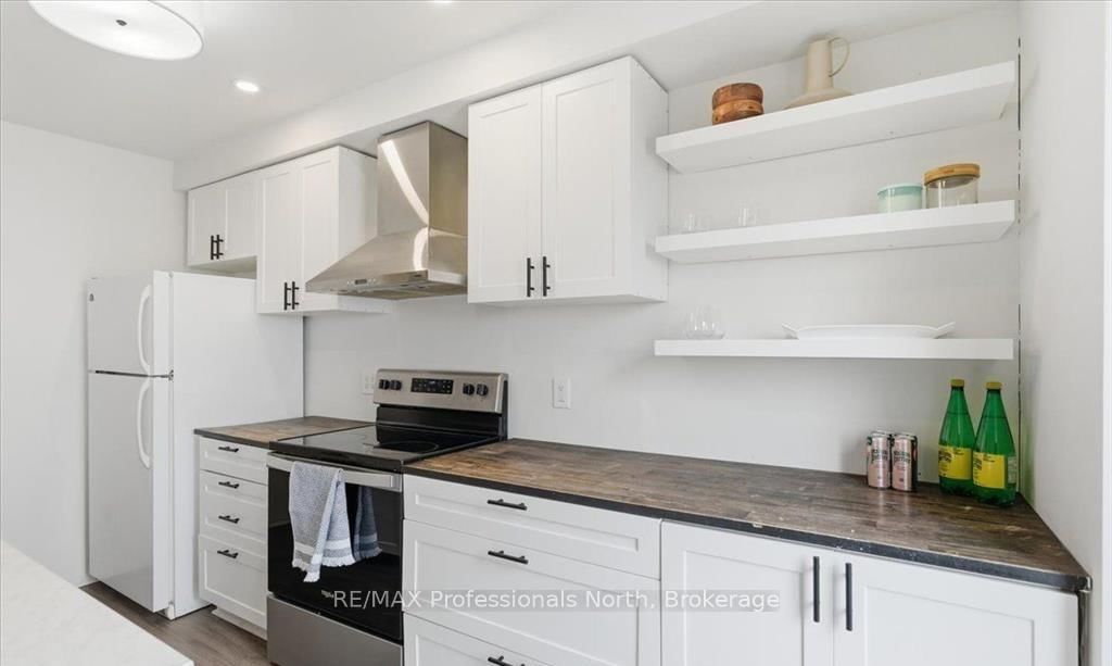 98 Roxton Road • Oakville, ON photo 5