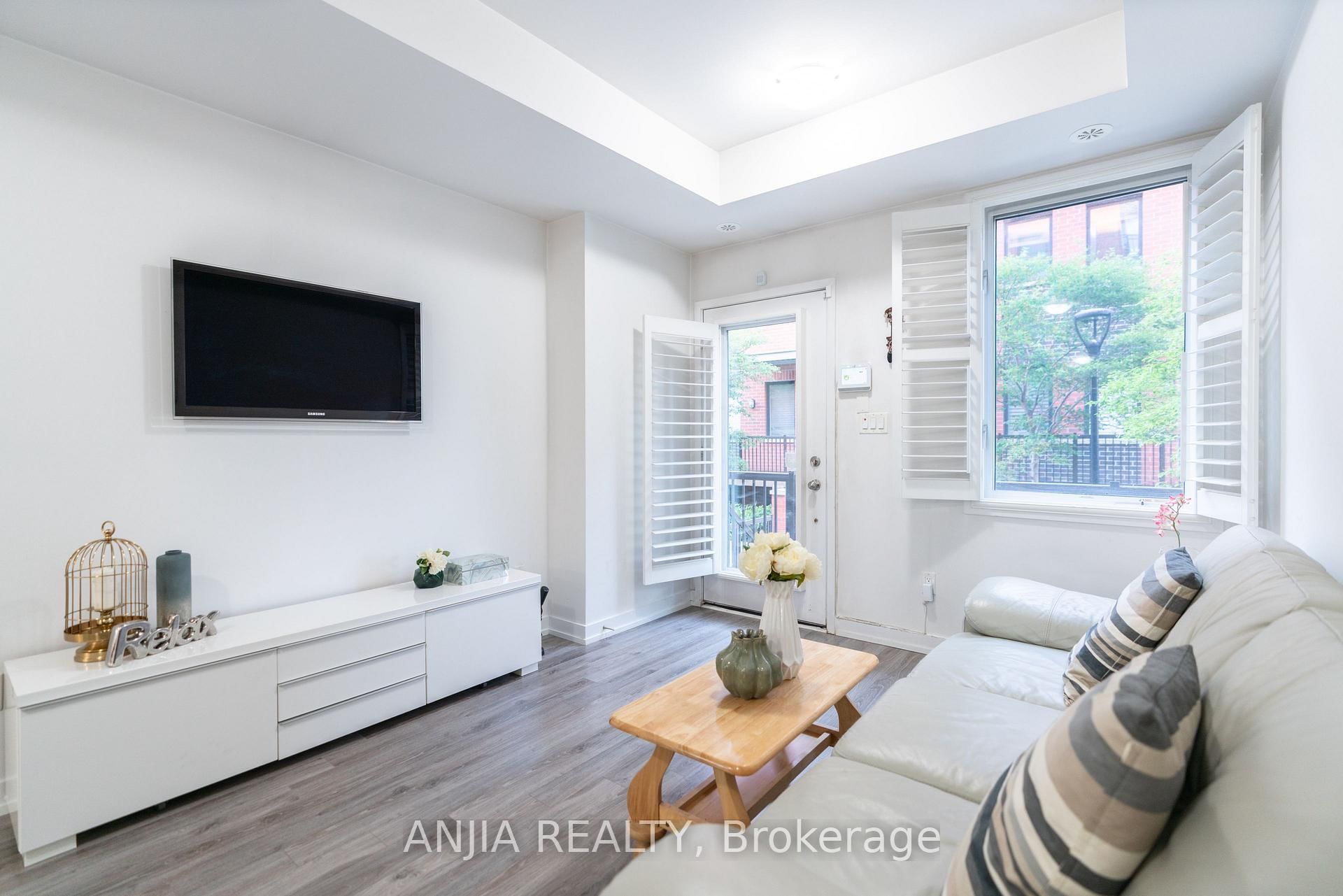 869 Wilson Avenue, Unit 33